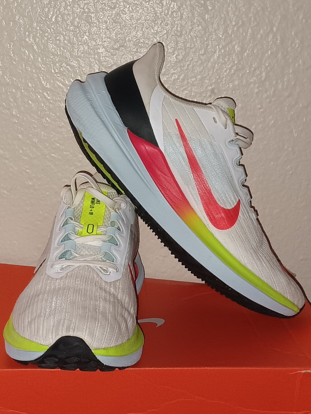 Nike Air Winflo 9 Women's Running Shoes - Size 9